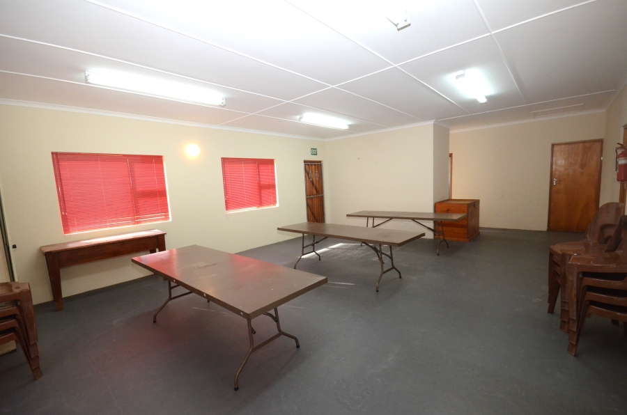 To Let Commercial Property for Rent in Beacon Bay Eastern Cape